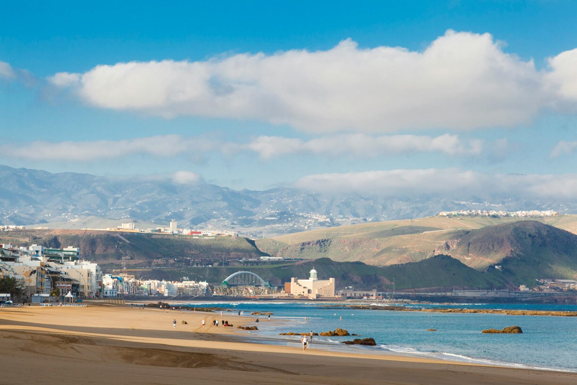 Cómo montar un negocio en Canarias: diferencias, beneficios y fiscalidad en 2026