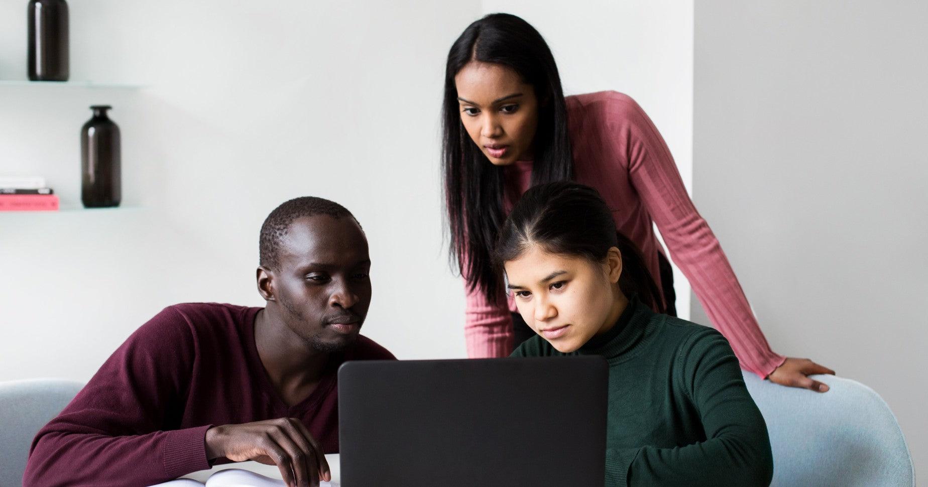 Comportamiento de compra de la generación Z: 5 tendencias + ejemplos de marcas